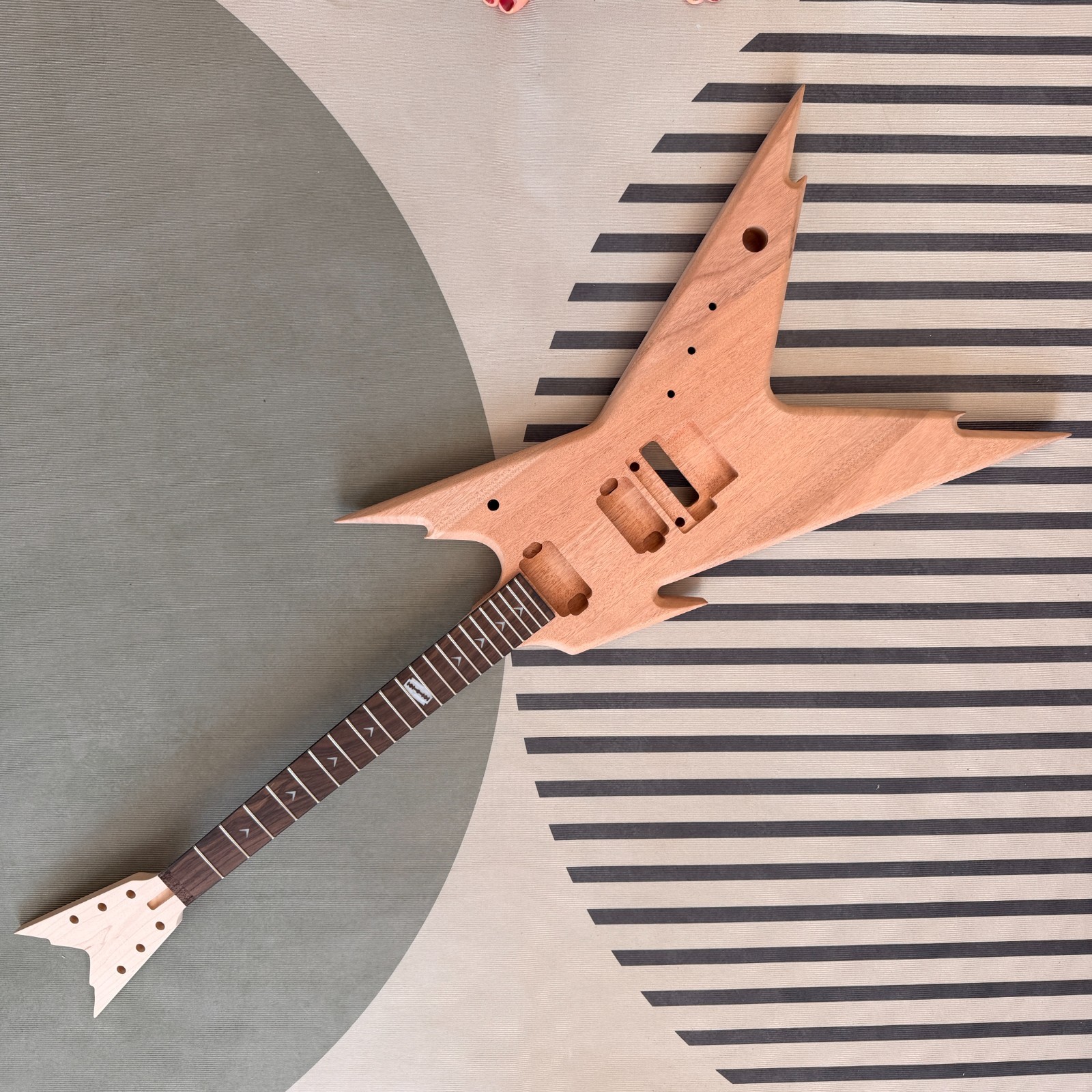 DIY Junior V‑Style electric guitar kit Maple Neck BK part Tremolo System razor