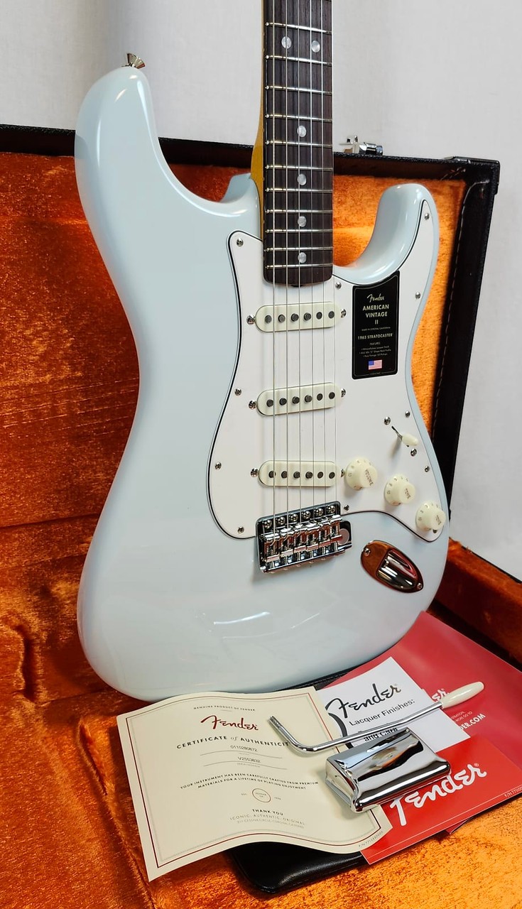 Fender American Vintage 1965 Stratocaster, Round-Lam Rosewood Fingerboard, Sonic