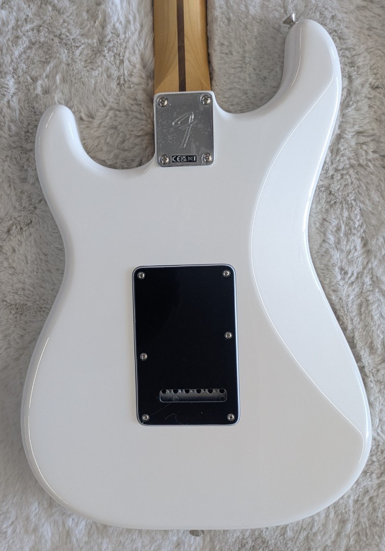 Fender Player II Stratocaster, Rosewood Fingerboard, Polar White Finish – MIM