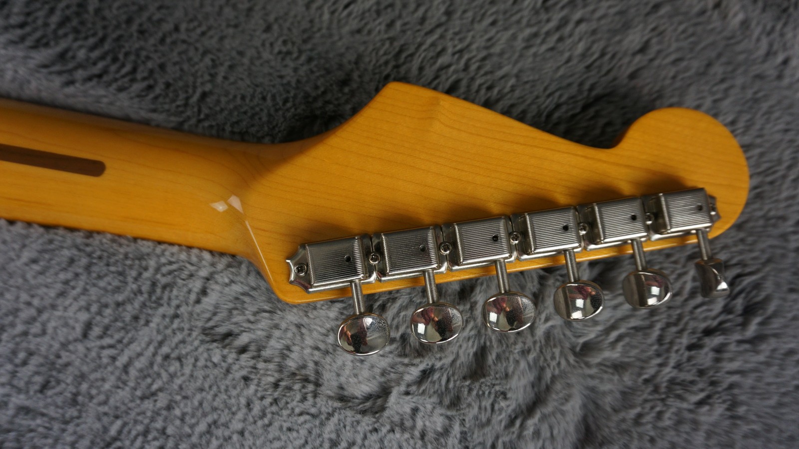 Fender Japan ST57-70TX 2004 Stratocaster 2-Tone Sunburst w Texas Special Pickups