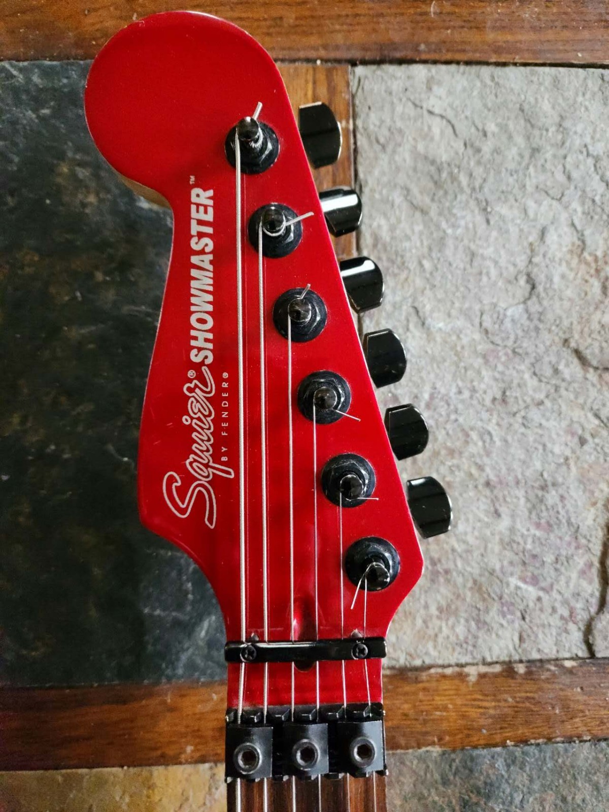 Squier Showmaster Jason Ellis 20th Anniversary strat reverse 2004 – red