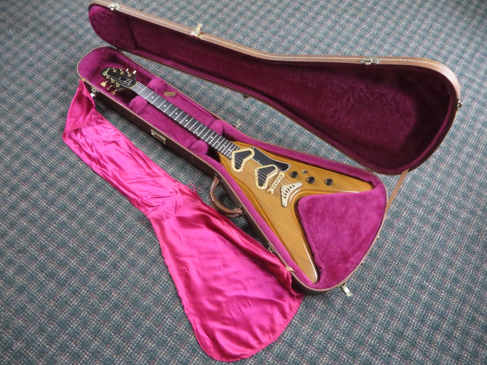 1980 Gibson Flying V2 Natural Walnut! w/case
