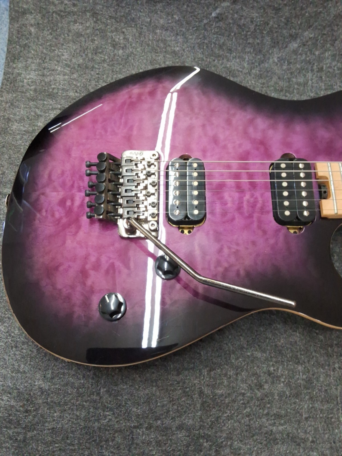 EVH Wolfgang Quilt Maple 6-String Electric Guitar – Northern Lights