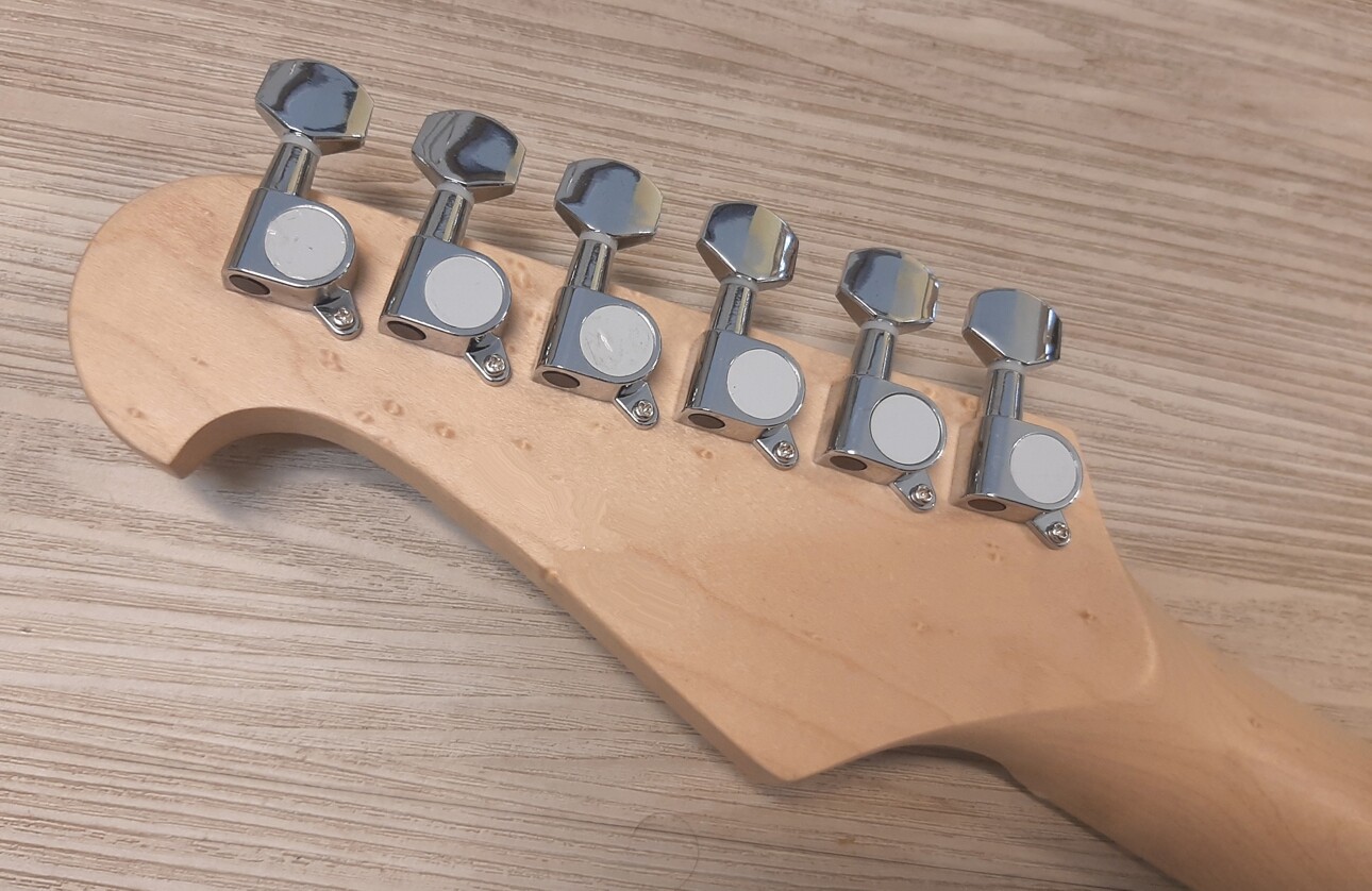 2024 Elite ® Strat Pro Style Guitar ” Classic White “, Hot Z-Mule Pickups®