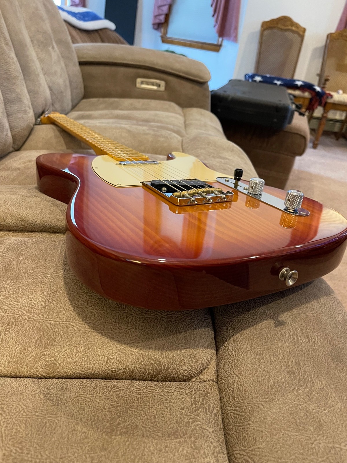 Fender American Professional 2 Telecaster E-Guitar – Sienna Sunburst w/case