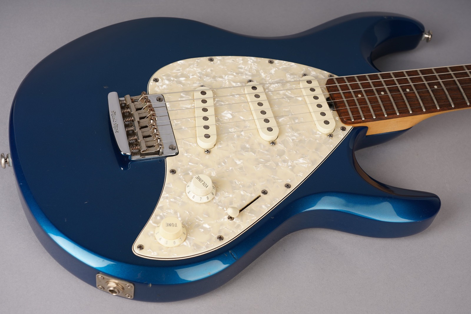 Ernie Ball Music Man USA Silhouette Special SSS Hardtail – 2000 – Blue Pearl