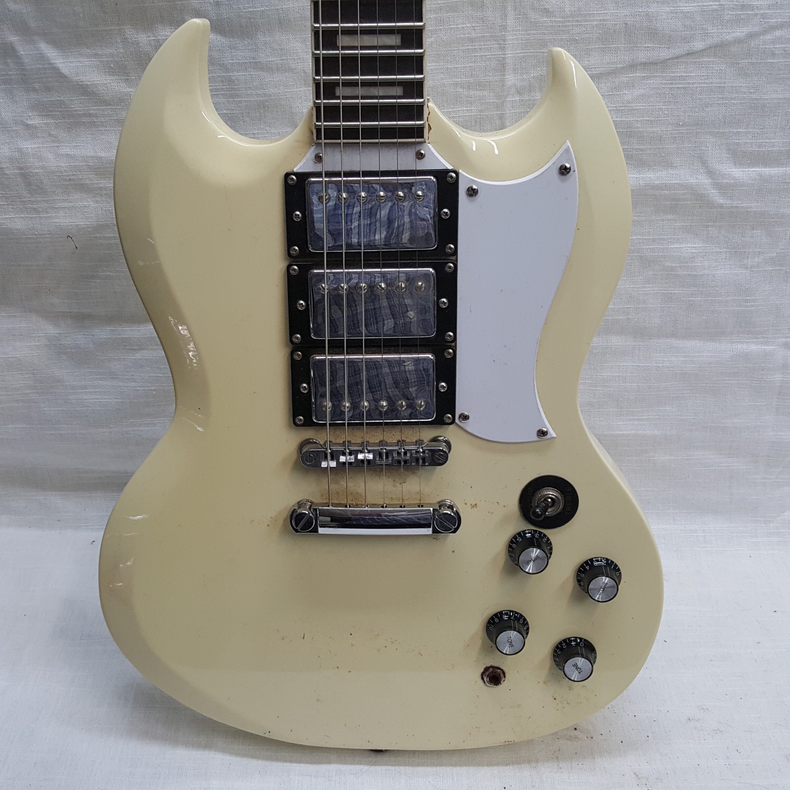 sg custom electric guitar white