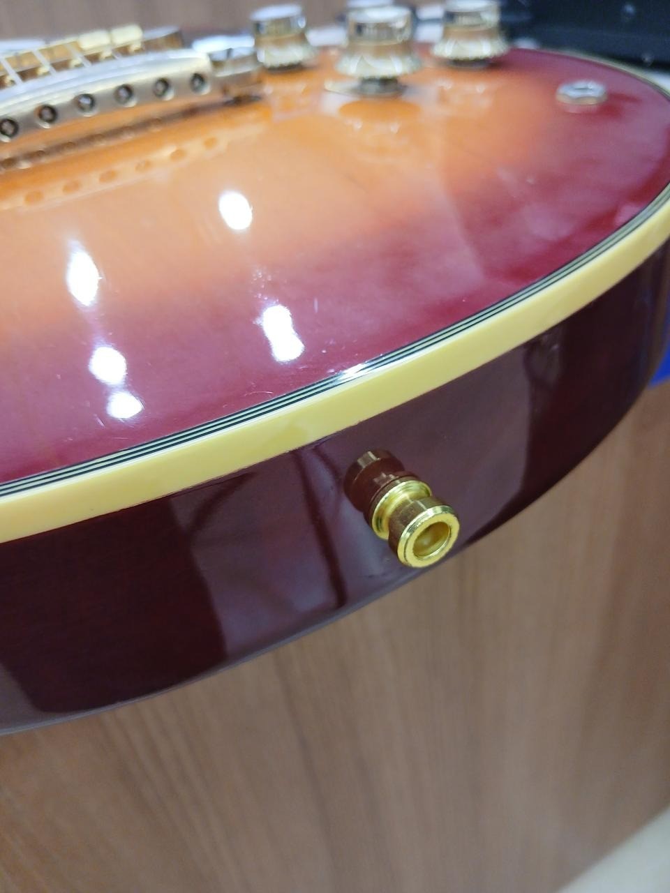 YAMAHA SG1000 Cherry Sunburst Gold Hardware Made in Japan 1979 Vintage E.Guitar