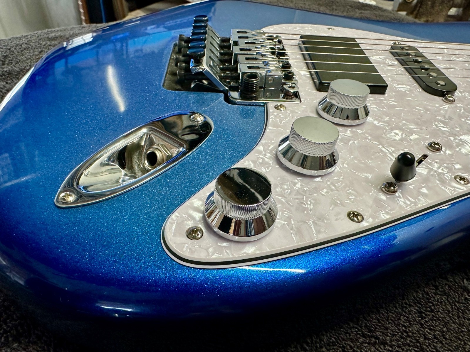 Fender Player Stratocaster Floyd Rose HSS Custom Pear Flake Super Strat finish