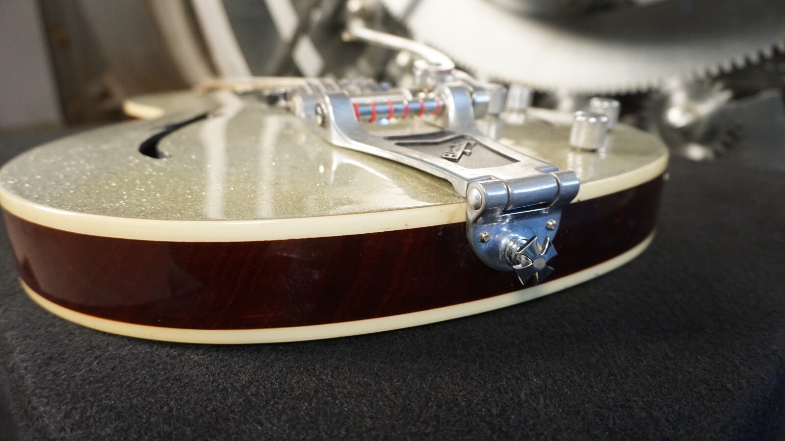 Michael Kelly Semi-Hollow Dual F-Hole HH – Silver Sparkle Korea w/ Bigsby