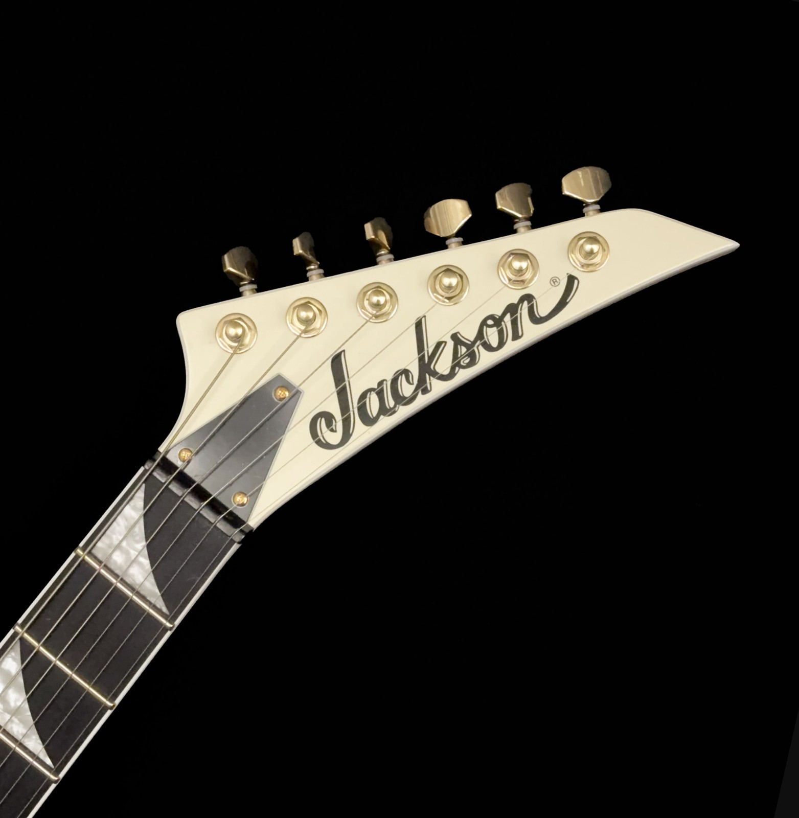 Jackson RRT-3 Rhoads Pro Series, Ebony Fingerboard, Ivory with Black Pinstripes