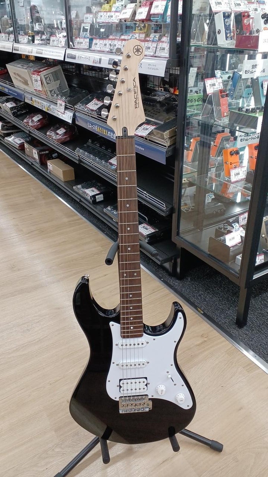 YAMAHA PAC012 Used Mahogany body Maple neck Walnut fingerboard Black