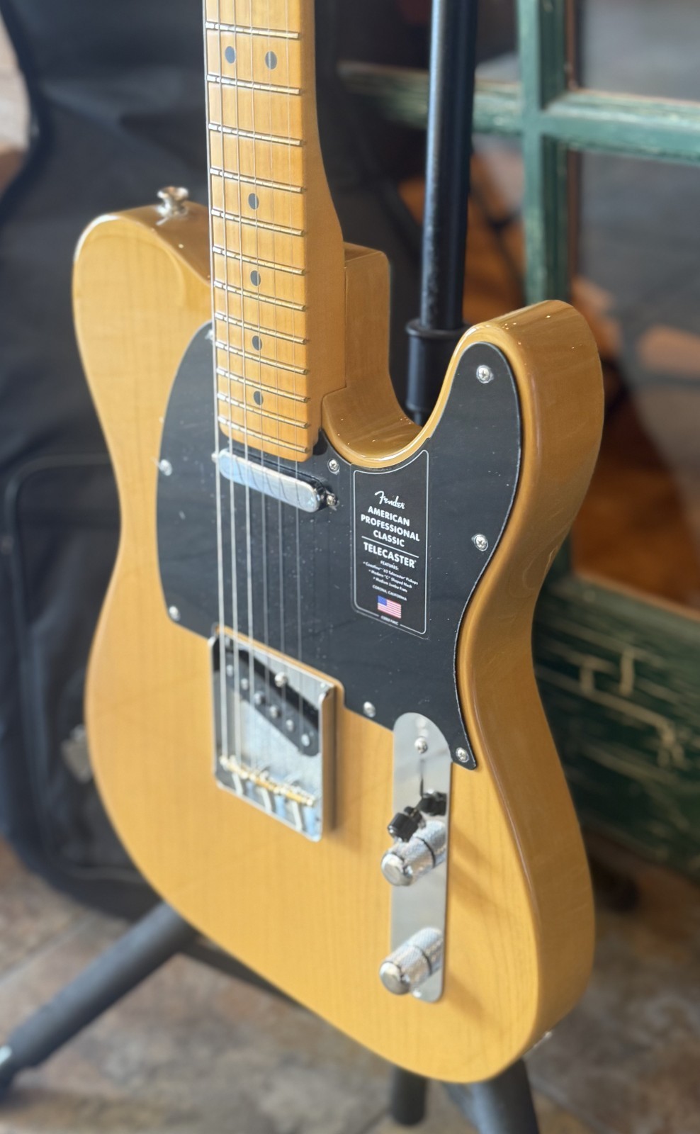 Fender American Pro Classic Telecaster Butterscotch Blonde With Premium Gig Bag