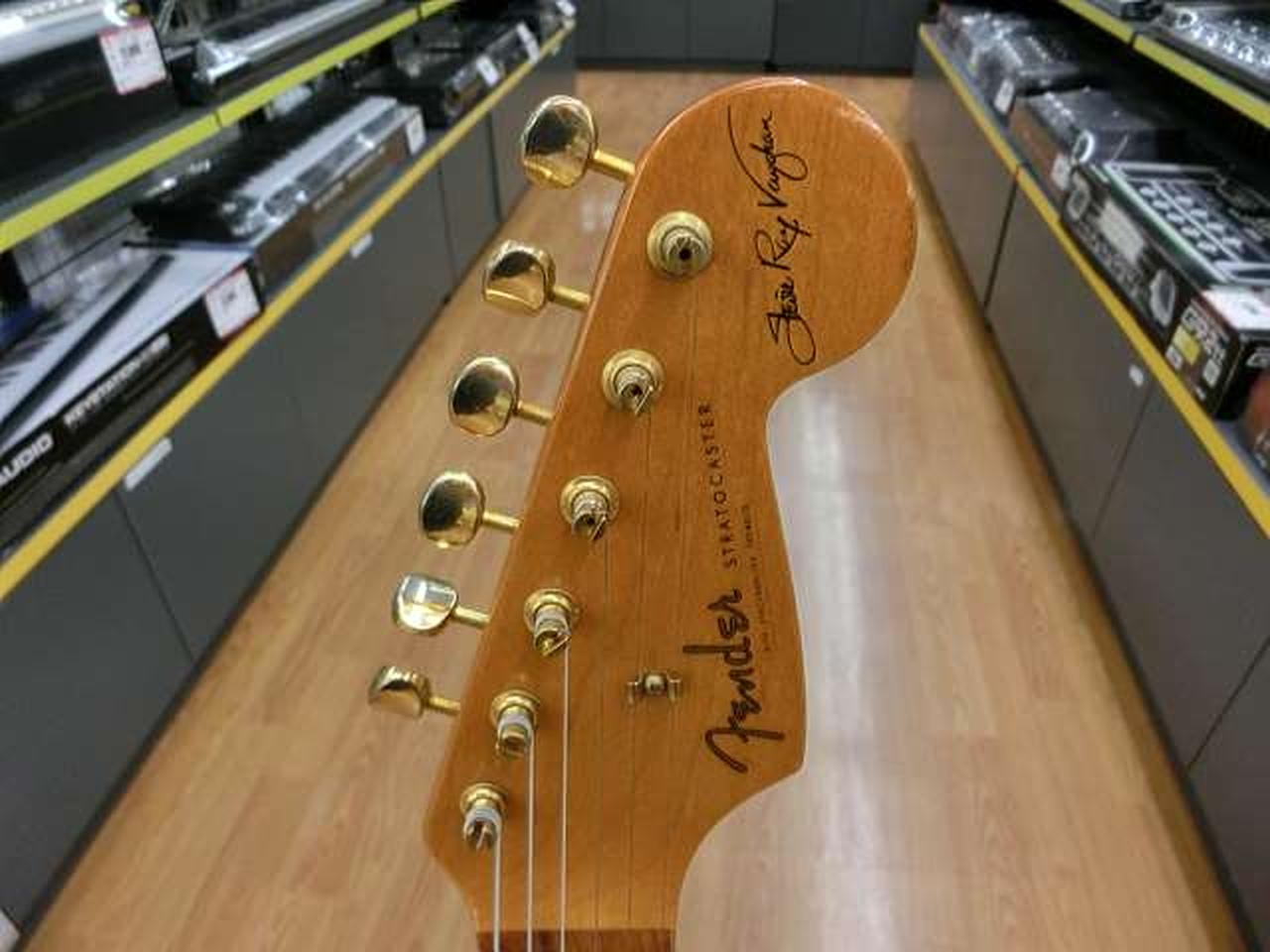 FENDER SRV ST 3TS guitar