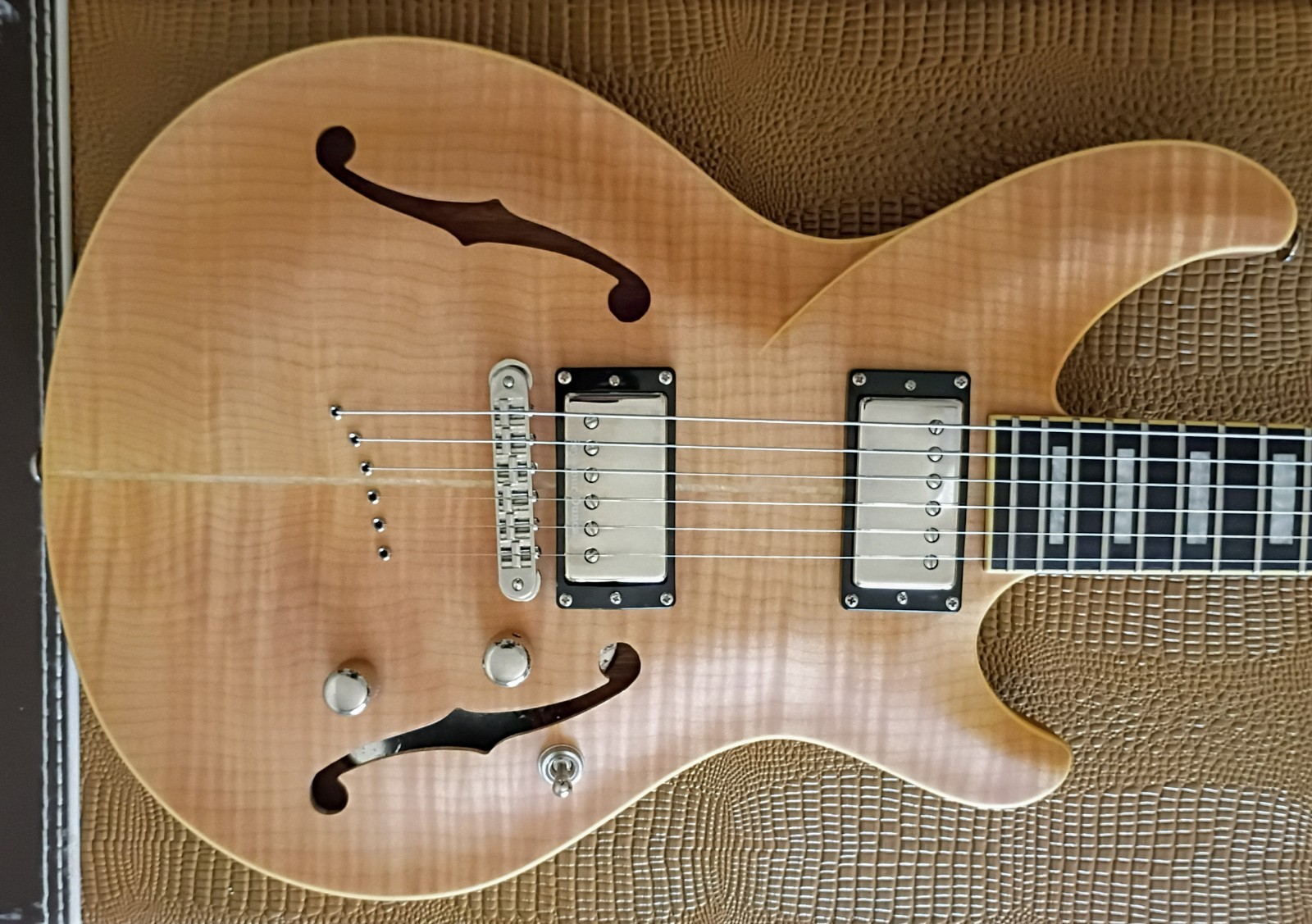 Diamond (DBZ) Monarch Semi-Hollow (Korea) Flame Maple ~ Seymour Duncan’s ~ OHSC