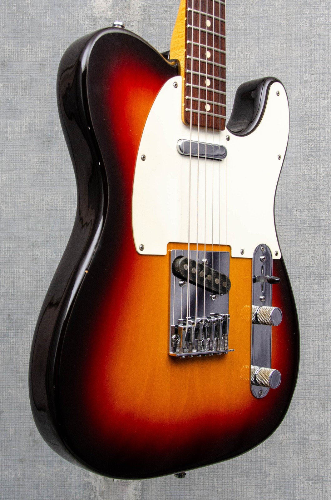 Used Fender Standard Telecaster – 3-Tone Sunburst (1984)