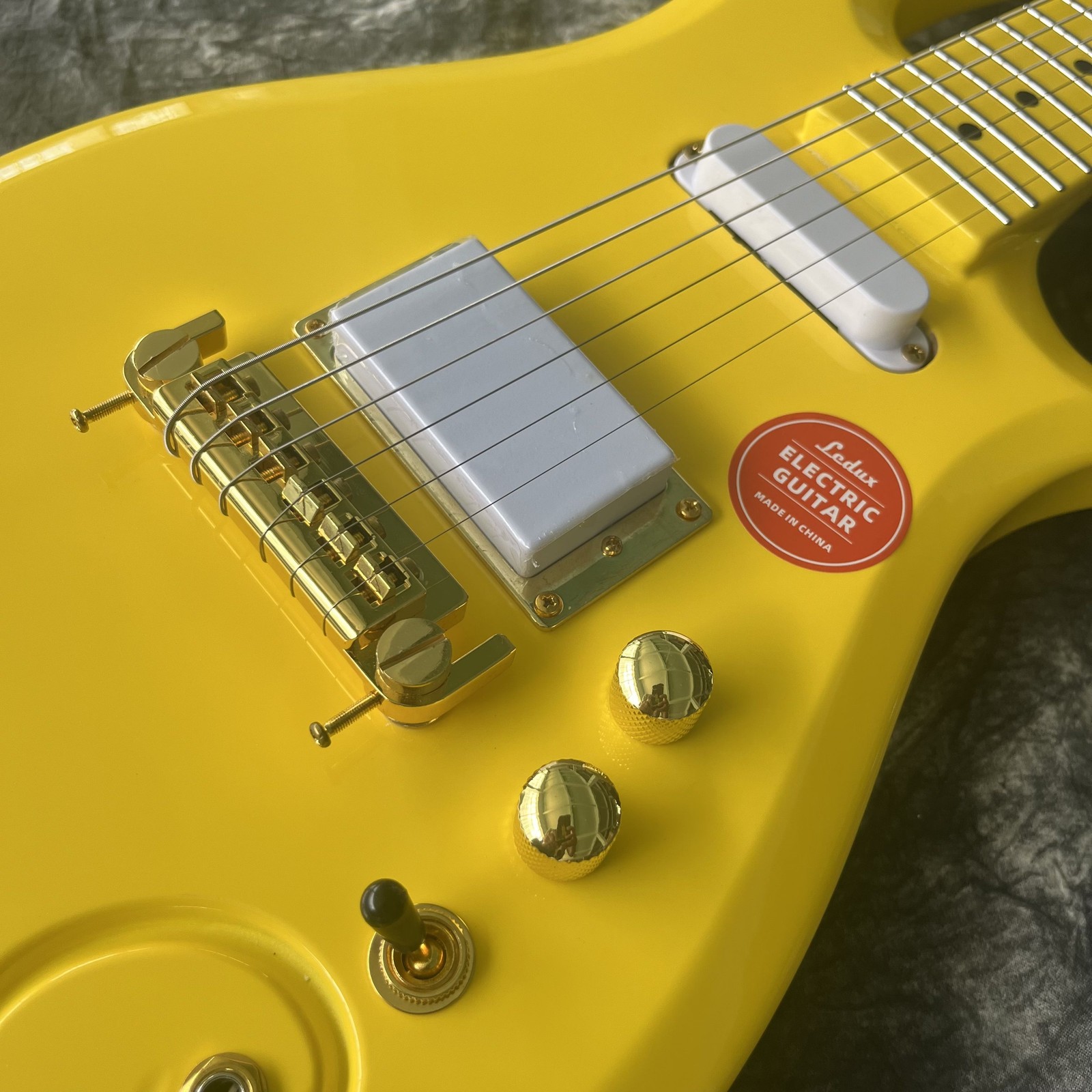 Standard Prince Cloud soild body Electric Guitar Gold part Maple Neck&Fretboard