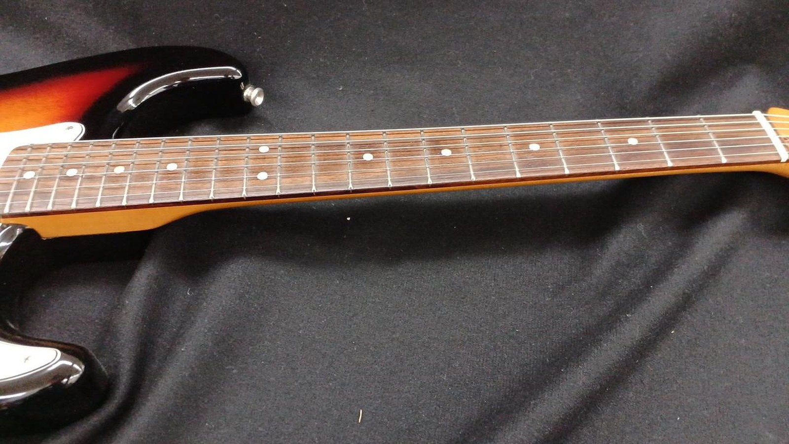 SQUIER CLASSIC VIBE ’60S STRATOCASTER Used Natobody Mapleneck Laurel fingerboard