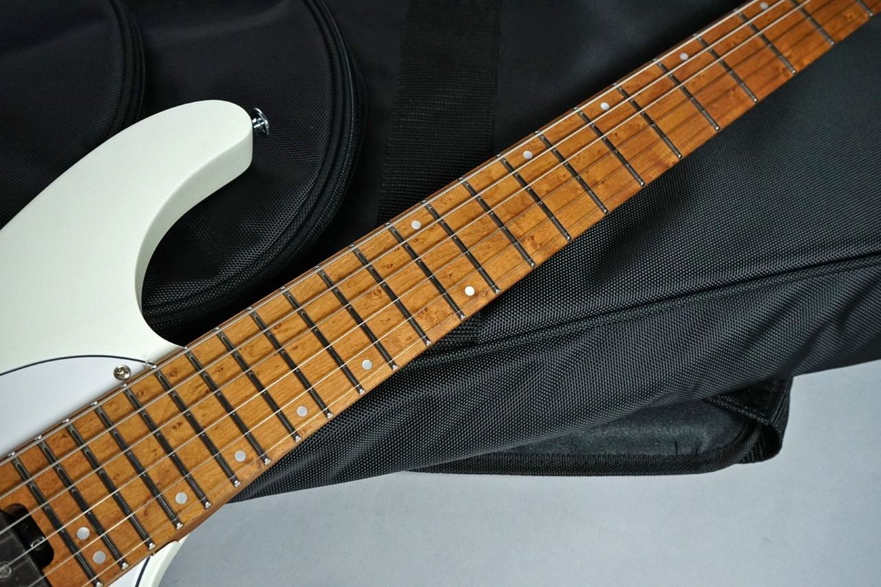 Ibanez ICHI10 VWM Ichika Nito Signature Headless Guitar Vintage White Matte New