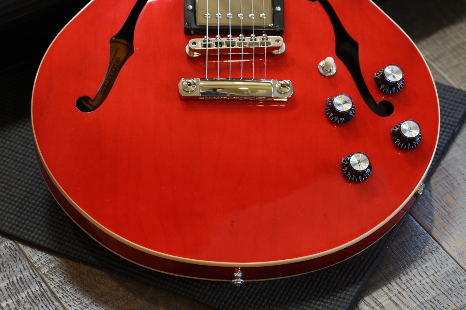 2017 Gibson ES-339 Semi-Hollow Electric Guitar Cherry Red + GB