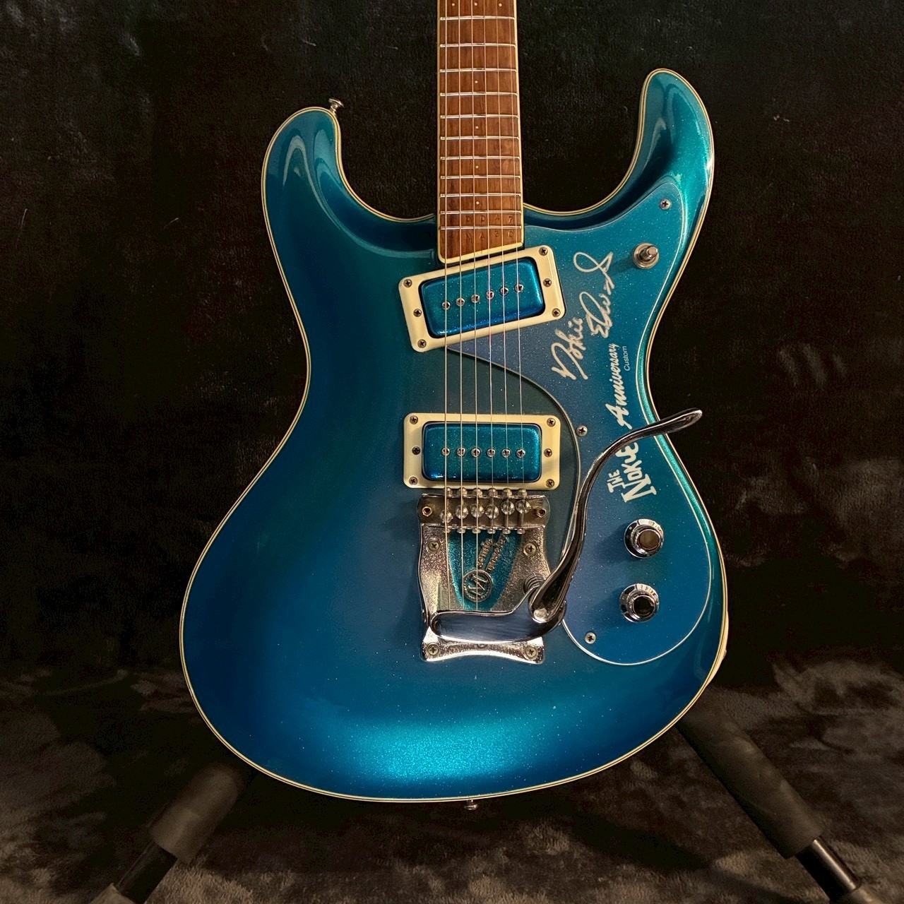 Mosrite Nokie Edwards 30th Ann Autographed Guitar Used 4.07kg
