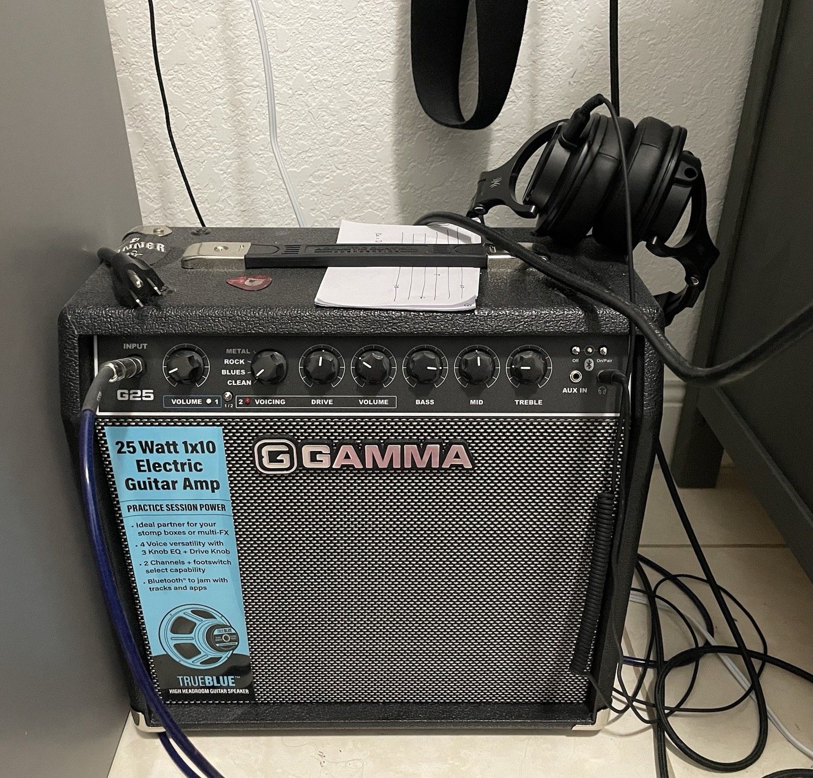 Epiphone Elect Guit SG-Style + Gamma Amp + CryBaby Wah Pedal – Excellent Condit