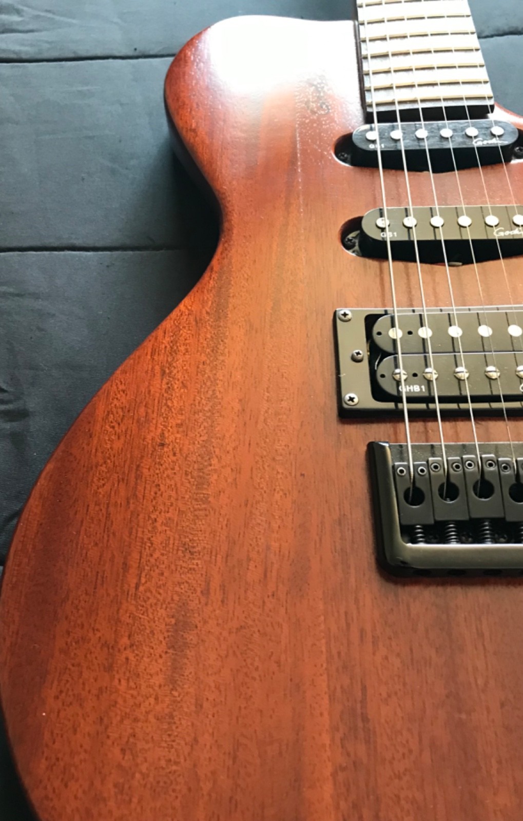 Godin Exit 22/ A6 Ultra – Solid Mahogany Rosewood Maple Neck