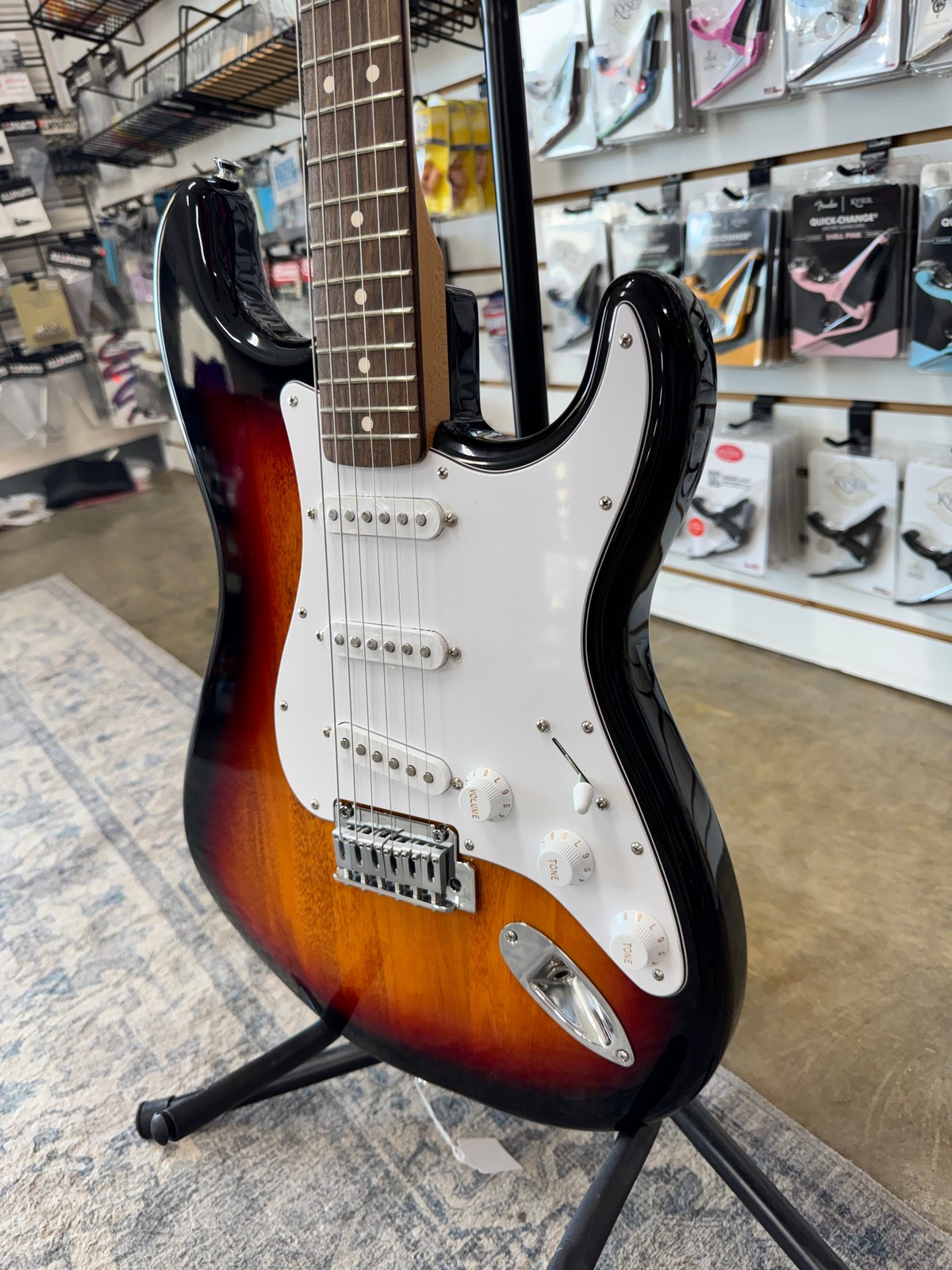 Fender Standard Stratocaster – 3-Color Sunburst