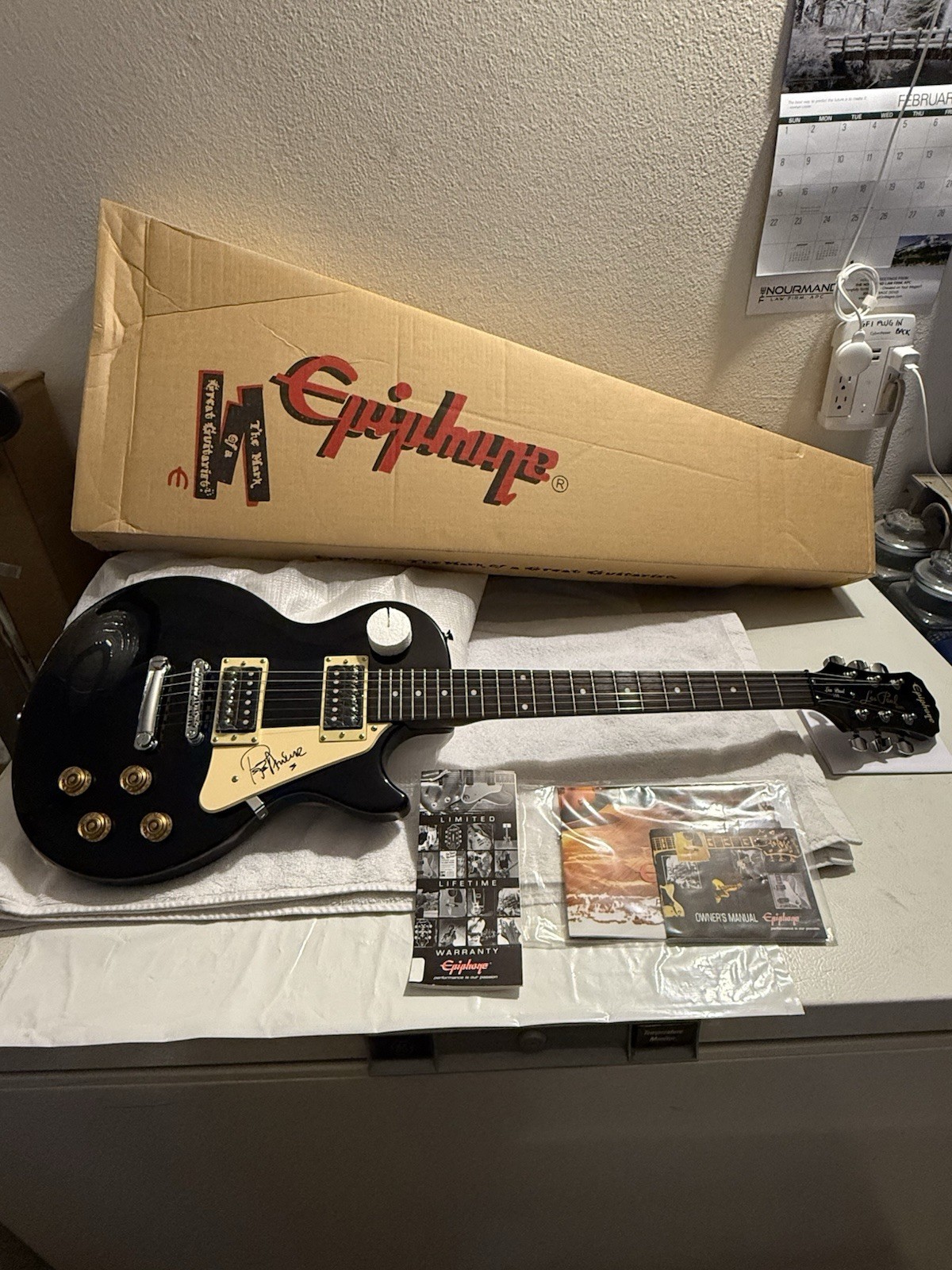 Pepe Aguilar Signed Epiphone Les Paul LP-100 Electric Guitar Black Brand New