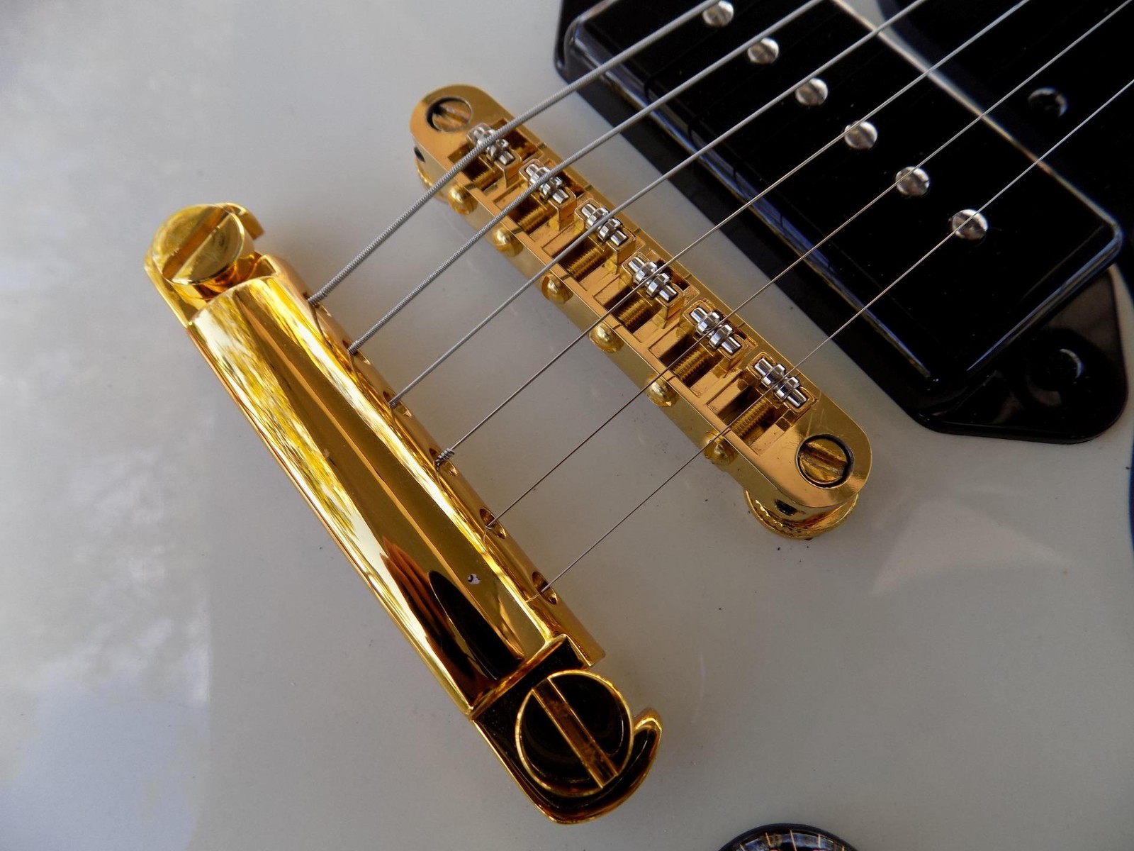 Firefly Set Neck P90 Double Cutaway, Gold Hardware,Wilkinson Tuners, PIO Cap