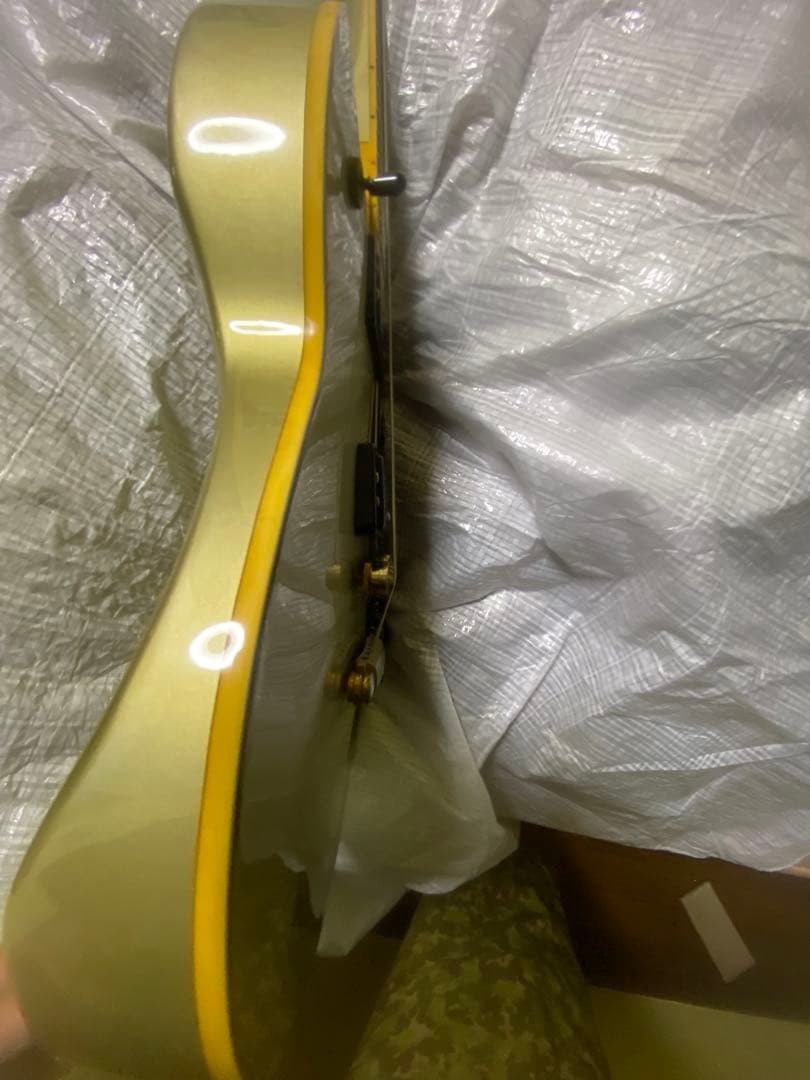 Electric Guitar Yamaha SG500 Silver Refinish Gold Hardware Japan Vintage