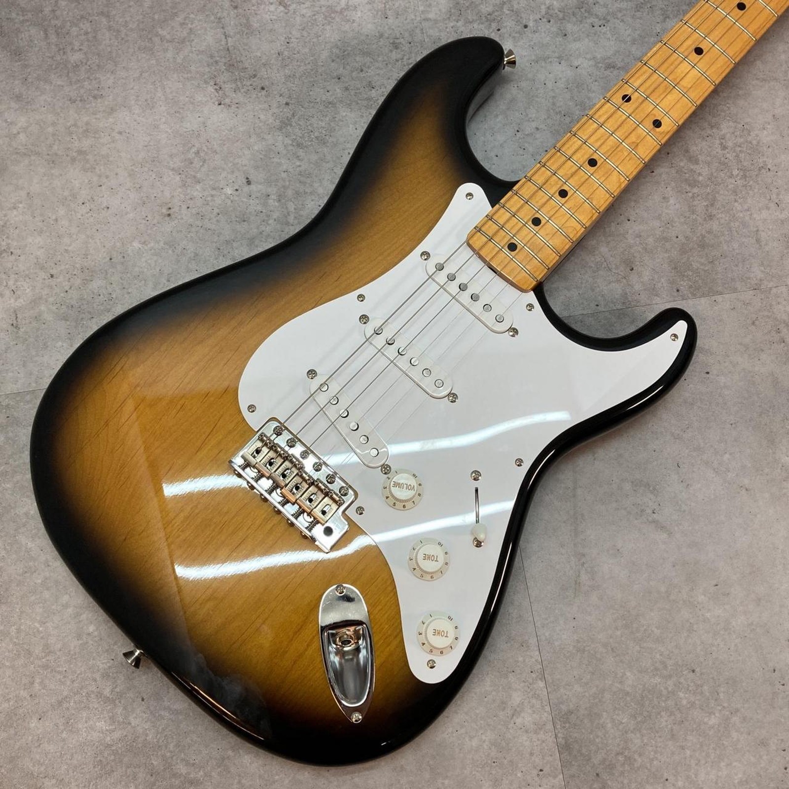 Fender Japan ST57-70TX 2004-2006 Used Alder Body 2-Tone Sunburst w/Soft Case