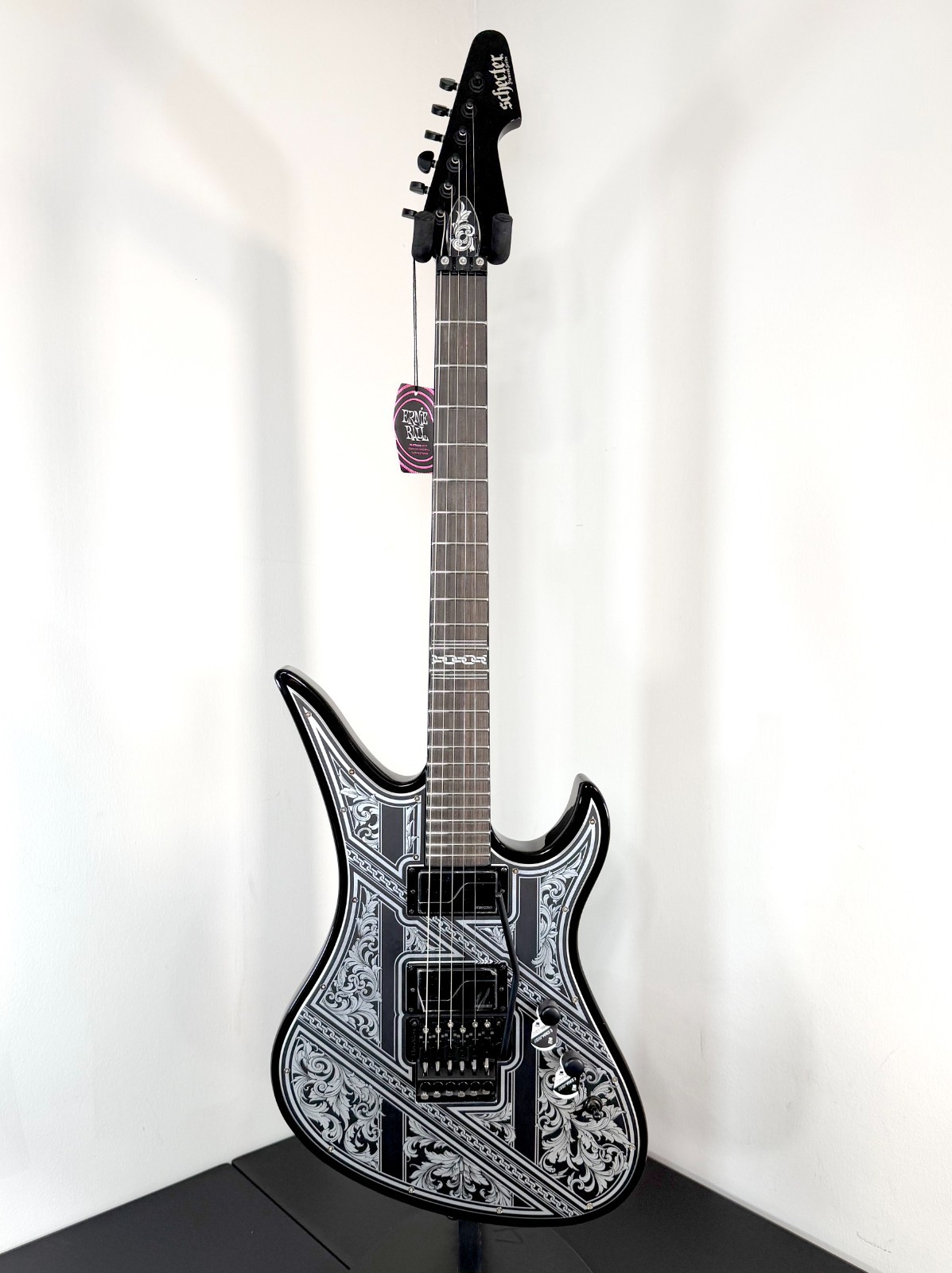 Schecter Guitar Research Avenger FR Przym Palladium Electric Guitar Gloss Black