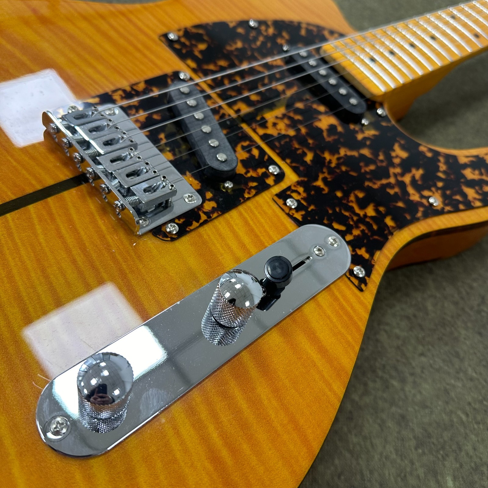 Anderson Mad Cat Amber Electric Guitar Fixed Bridge Maple Fingerboard