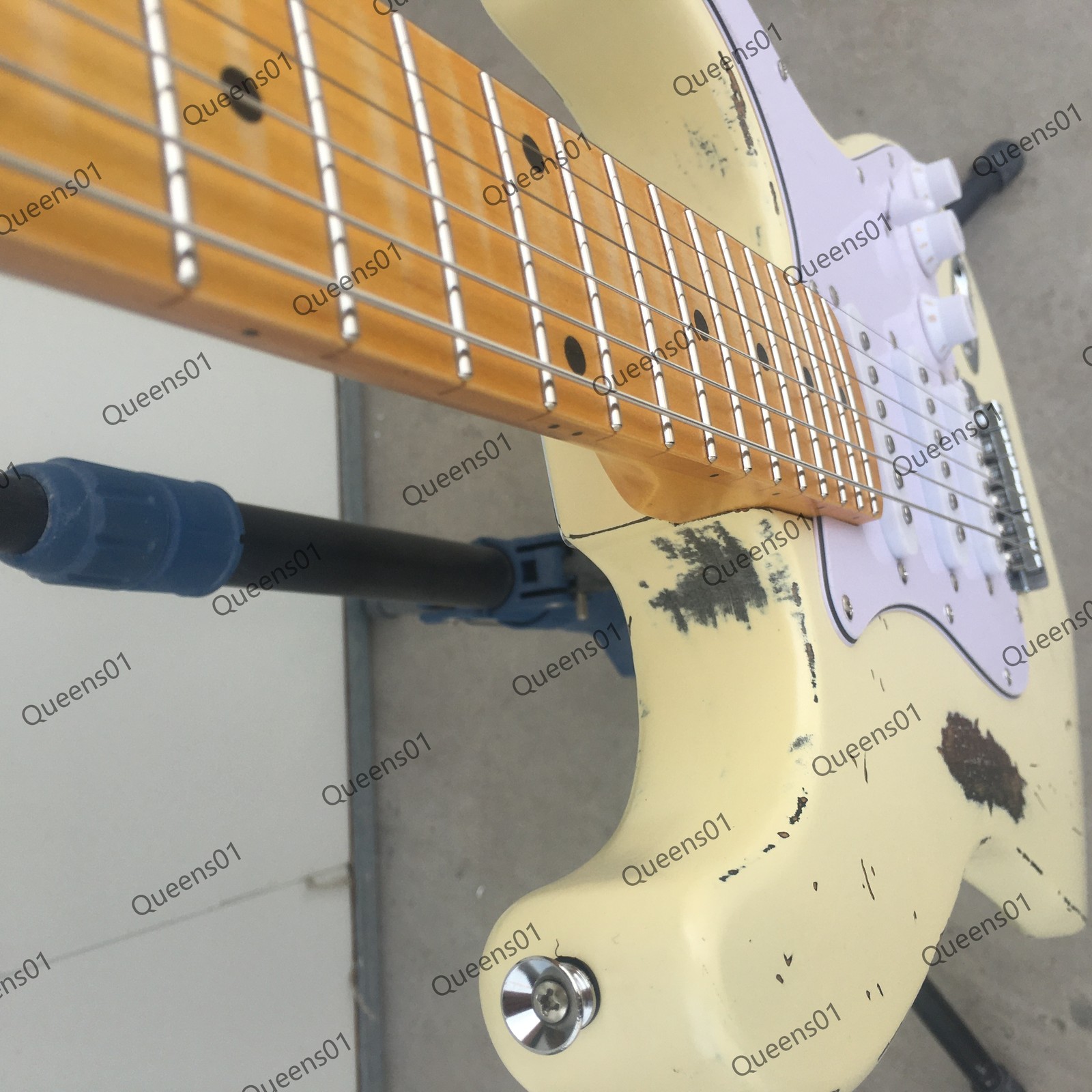 Vintage Aged Electric Guitar SSS Pickups Tremolo Bridge Chrome Hardware White