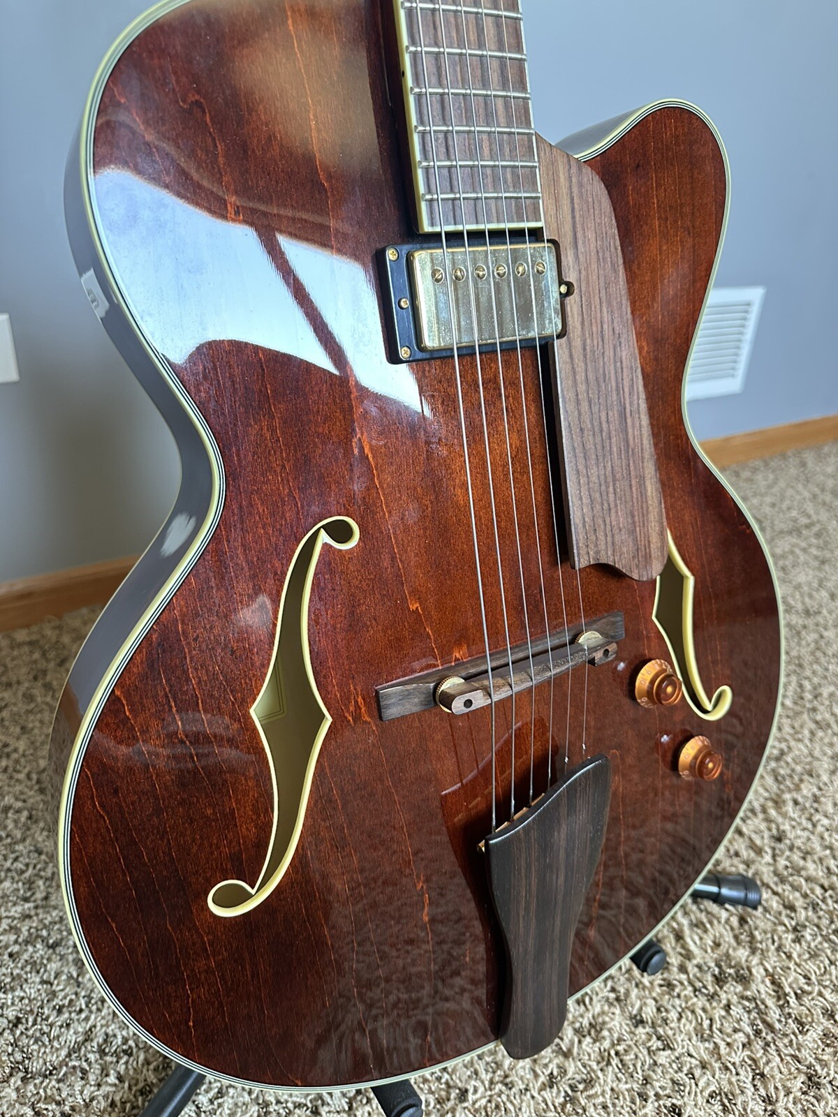 Eastman AR403CE Archtop Hollowbody – Natural – with Case