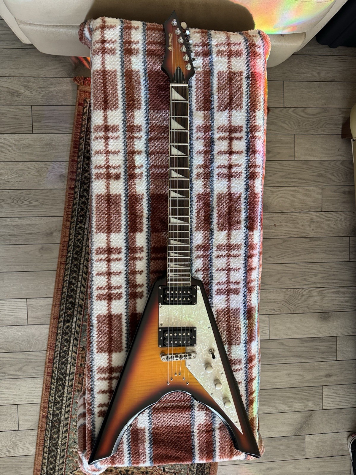 Brownsville Vintage Flying V Electric Guitar 6 String Solid Body Sunburst Tobacc