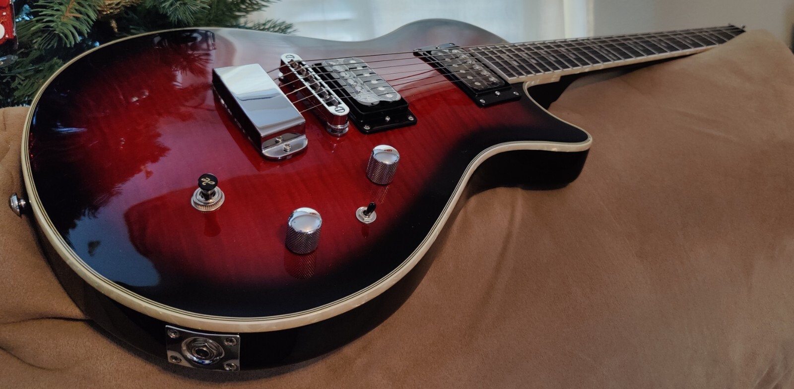 Hagstrom ULSWE-WDM Ultra Swede Electric Guitar. Burgundy Burst. New in Box !