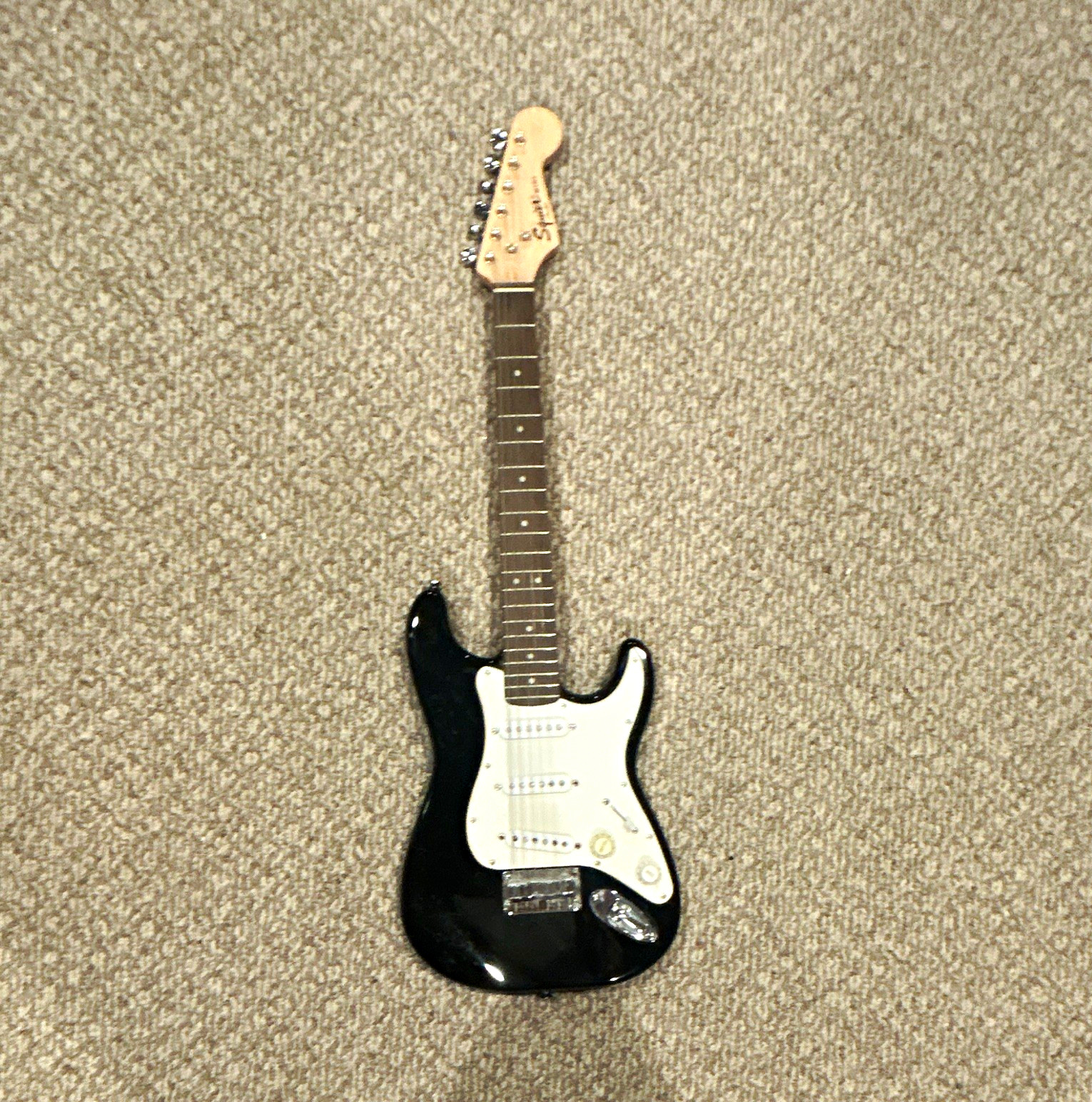 Squier Mini Stratocaster Electric Guitar Black 3/4 Size 6 String