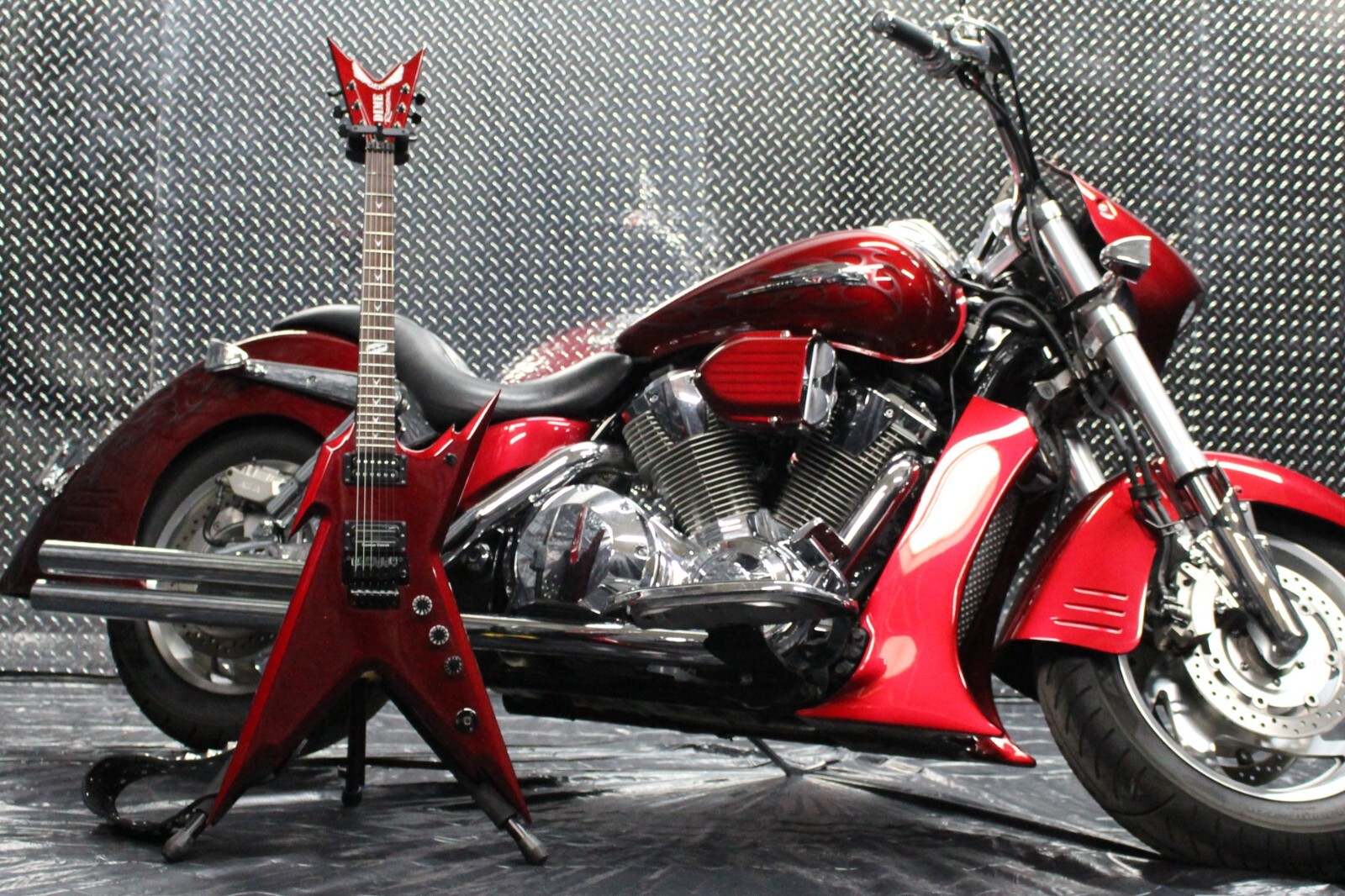 Dean RZR Razorback guitar candy apple red