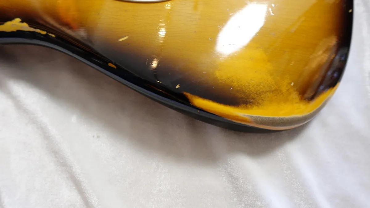 2005 Fender Custom Shop Relic Strat – 6 pounds