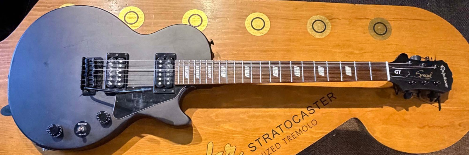 Epiphone Les Paul Special GT w/tremolo Great Shape, ProSetup Soft Case