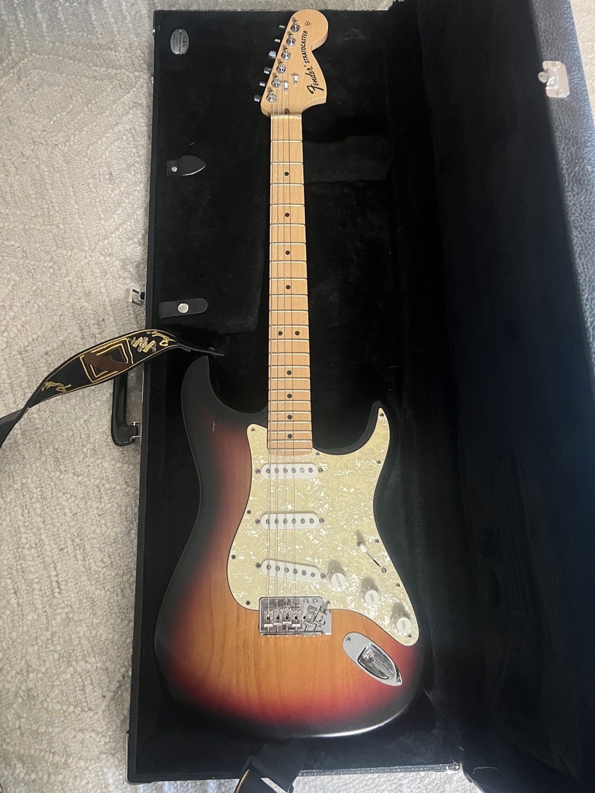 🔥 Fender Highway One Stratocaster Rosewood Board 3 Tone Sunburst USA Case HSS