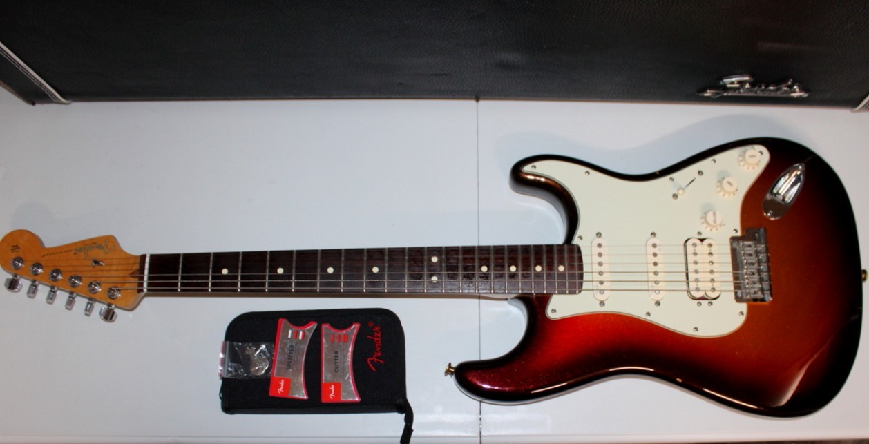 Fender Stratocaster Deluxe Plus HSS guitar 2014 Sunburst w/ Personality cards