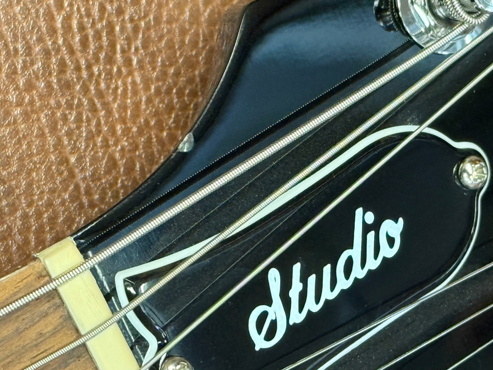 Gibson Les Paul Studio 2022 Ebony w/ Case NOS B-Stock Blem Demo Open Box
