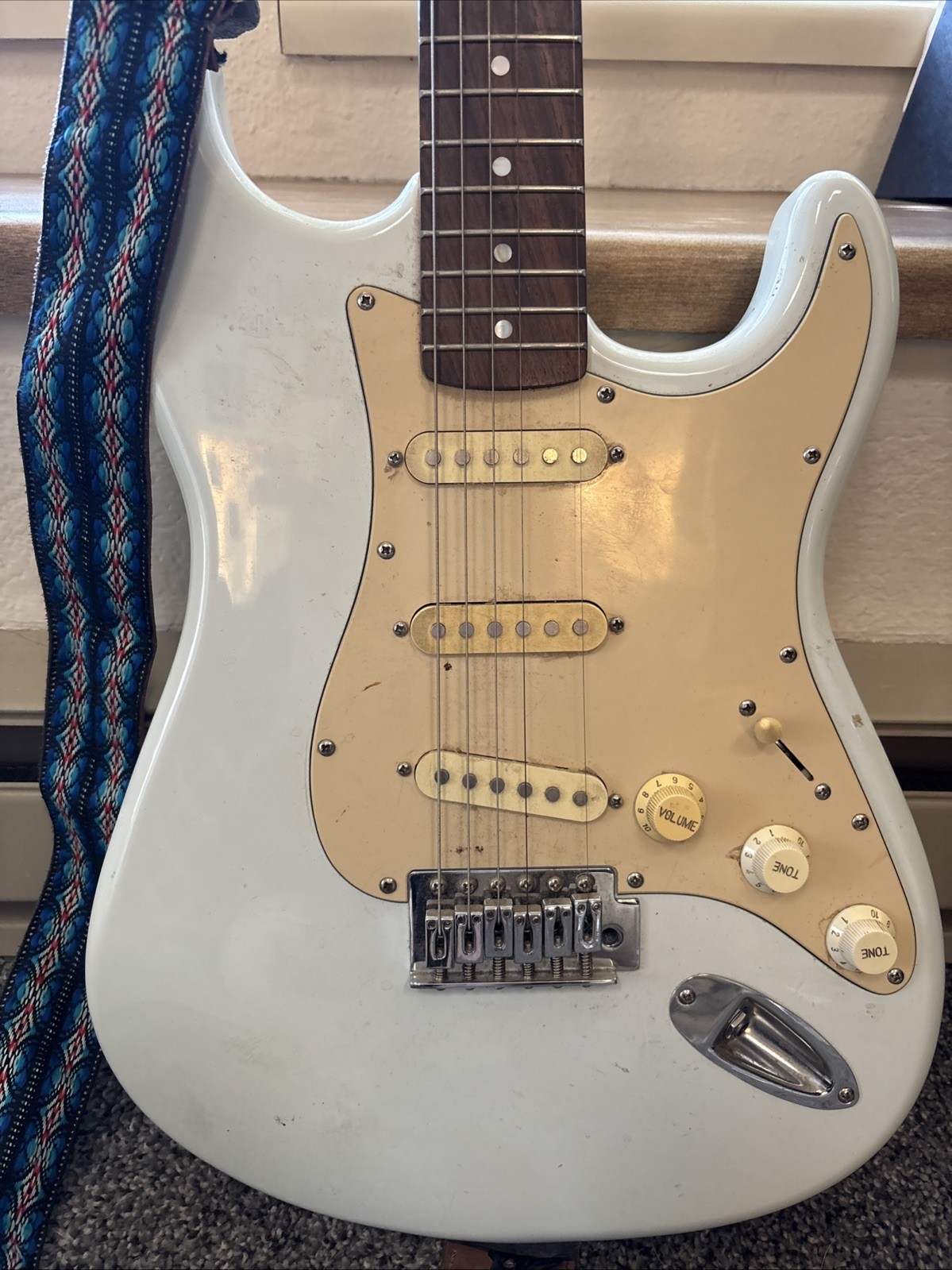 Stagg Vintage ‘T’ Series Solid Body Electric Guitar White with Case Used