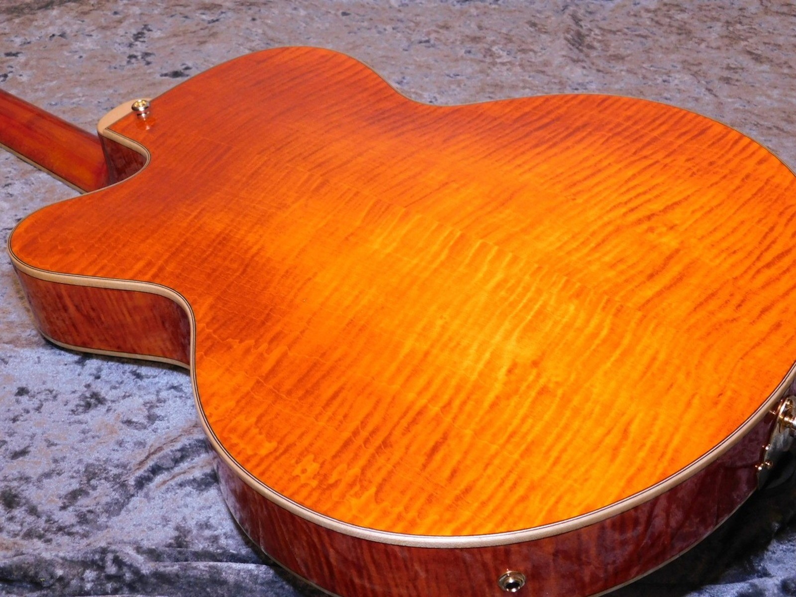 Eastman AR-580 CE HB Used 2022 Spruce Top Maple Side&Back Body w/Hard Case