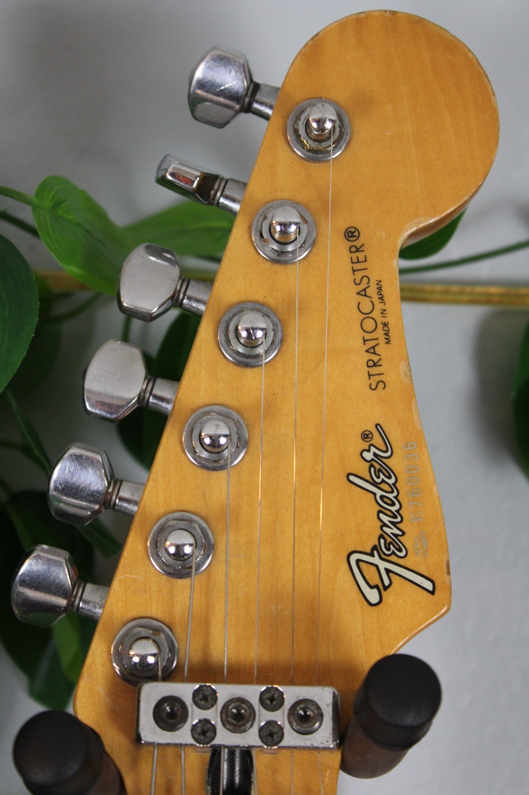1986 Fender Stratocaster MIJ Boxer ST557 – Olympic White – w/ New hardshell case