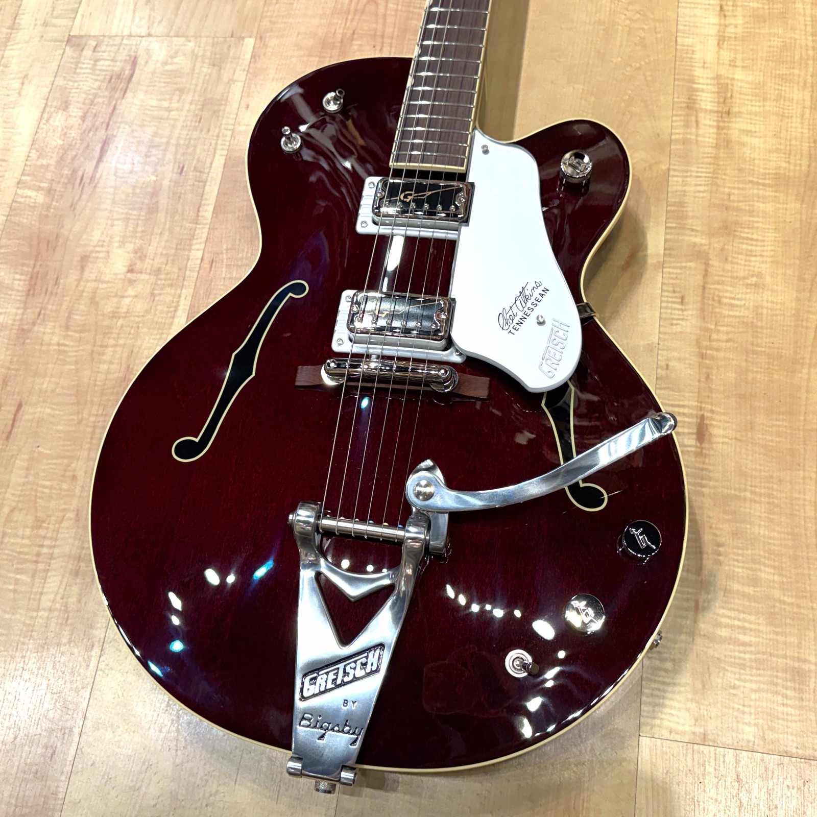 Gretsch G6119T-62 Vintage Select Edition ’62 Tennessean Guitar Dark Cherry Stain
