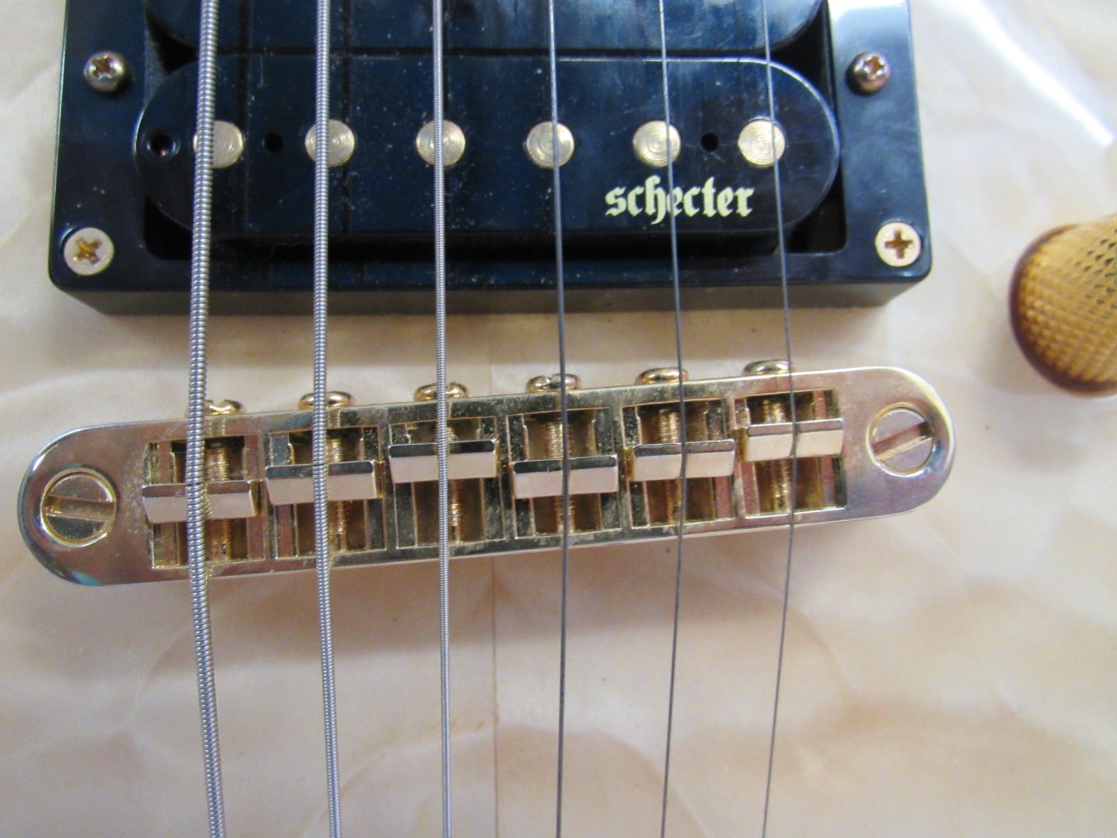 Schecter Omen Extreme-6 Electric Guitar – Natural w/ Wolfpak Polyfoam Case